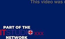 Adolescentă flexibilă 18+ deepthroats și primește fundul futut tare!