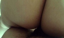 Atrapo a mi vecina latina en la mesa mientras el marido está en el trabajo 😏