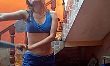 conoc� a una chica f�cil en el carnaval le tire agua y se me par� la verga �la folle sin conclerla