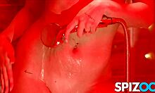 Audrey Reid mokra pička jaše veliki kurac napaljenog prijatelja!