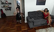 Bastidores Com A Ruivinha Deliciosa - Chupando A Bucetinha Da Amiga Morena E Minha Rola Rosa