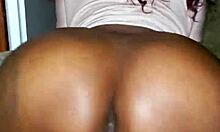 La madrastra más sexy de la historia se folla a su hijastro sin que su marido se dé cuenta!