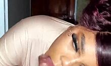 La madrastra más sexy de la historia se folla a su hijastro sin que su marido se dé cuenta!