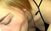 เฟซฟัคแบบเลอะกับสาวบลอนด์