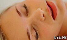 อ้าว ดูสาวอายุ 18+ น่ารักเล่นไดลโดซอฟต์คอร์นี่