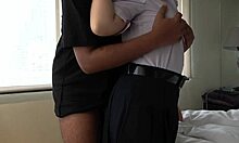 โรงเรียนกลับมาแล้ว อยากเย็ดน้องสาวไทยน่ารักในชุดนักเรียนไหม? เสียงครางน่ารักจัง