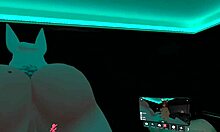 Muscle mommy rails her gf