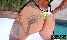 atolando a rola no cuzinho da moreninha