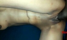 Coño pequeño siendo devorada por una gran verga