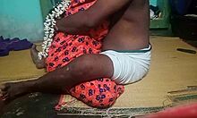 Indian Aunty Screams While Fucking Her Boyfriend!