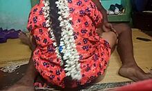 Indian Aunty Screams While Fucking Her Boyfriend!