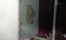 veo a mi vecina por la ventana y me llama para masturbarla y follarla