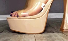 Big Booty Milf Spreading Asshole and Teasing Pretty Feet in Nude Fetish Clip