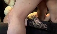 un rapidin con la asistente latina hermosa en el trabajo?