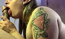 Dulce Pibe con Turca de Tetas Grandes en Halloween