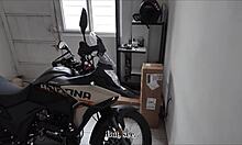 follo rapidamente con mi amiga antes de irse