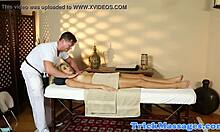 Horni plavuša maserka uhvaćena na skrivenoj kameri kako se divlje oslobađa!