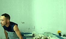 Enteado pega madrasta masturbando o cuzinho 😏