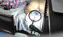 i'm playin with my dildo behind cameras, feelin so curvy