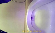 Kamera Tersembunyi Tangkap Cewek Asia Pakai Toilet