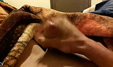 Hey, watch this novinho gozando all over! 😏