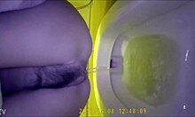 Kamera Tersembunyi Tangkap Cewek Asia Pakai Toilet