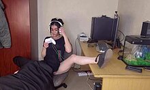 cant pay rent so just fuck my gamer girl she qont mind