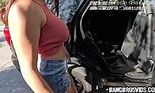 आज मैंने लंबा लंच ब्रेक लिया उसकी चूत चाटने और उसे दिखाने के लिए कि उसे बेहतर चुनना चाहिए था