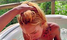 Ruiva gostosa mamando e sentando na piroca dentro da banheira - romulo pontess