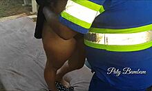 Latina plaća račun za vodu velikom dupetom u reality fetišu