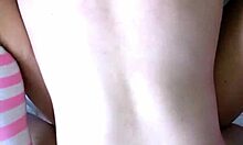 Njuter den här lilla 18+ tetona av missionärstöten efter skolan?