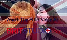 एली और विक्टोरिया ग्रीन, यूनिफॉर्म में, टीचर के लंड को चूसती हैं और कुम पी जाती हैं