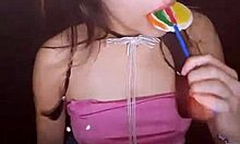 bonneyuwu sucks on that lollipop cutely