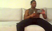 me follo a mi vecina en el baño de la piscina y somos capturados en cámara