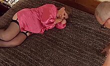 babička černá vdova sání koku jako avenger