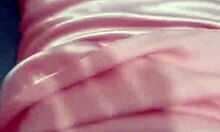 Vecina indonesia invitada casa vecino marido pesca