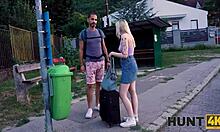 นักท่องเที่ยวอนุญาตให้เจ้าของบ้านเย็ดแฟนสาวเพื่อเงิน