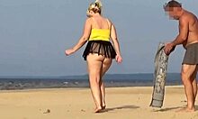 Rucham tę zabawną milf na dzikiej wyspie z rozwarciami