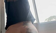 Vi Um Vizinho Me Olhando Fiquei Com Tesao E Chamei O Corno Do Meu Marido Pra Chupar Ele Enquanto O Vizinho Me Olha Qui Delicia