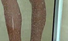 कैंडी कॉक्स शेव्ड चूत मस्तरबेशन आउटडोर दिखाती है