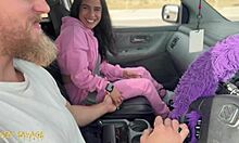 Щастлива латино смуче хуя на белия си приятел за твърд фейс с шамари и стони