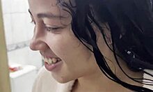 um banho delicioso da bibi mendes toda peladinha