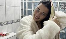 um banho delicioso da bibi mendes toda peladinha