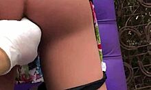 Ensino Minha Meia-Irmã A Brincar No Celular Enquanto A Faço Sentir Meu Pau Enorme?