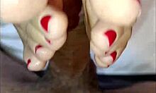 看我性感女友足交后乳头穿环内射