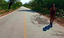 Milf exhibiendo tetas y culo naturales en calle pública, exhibicionismo en Cancún México