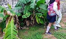 Colegiala sale con muchas ganas de mamar y es llevada a una casa abandonada