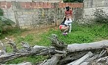 Colegiala sale con muchas ganas de mamar y es llevada a una casa abandonada