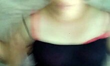 Latina MILF chupa y folla en misionero