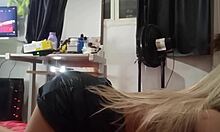 Enteada e pega se masturbando e foi castigada sex toy